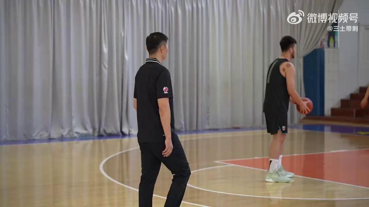 资深篮球爱好者如何保持和发展竞技水平_1